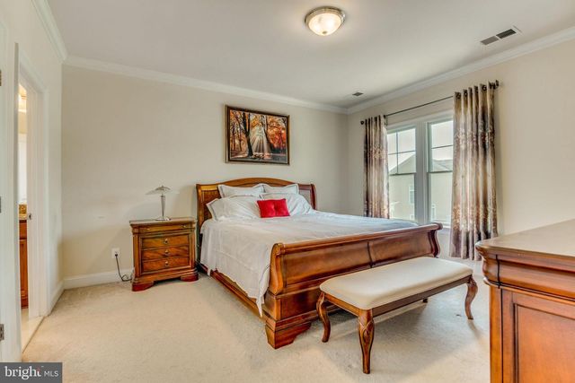 1751 TYSONS CREST LN, Vienna, VA 22182