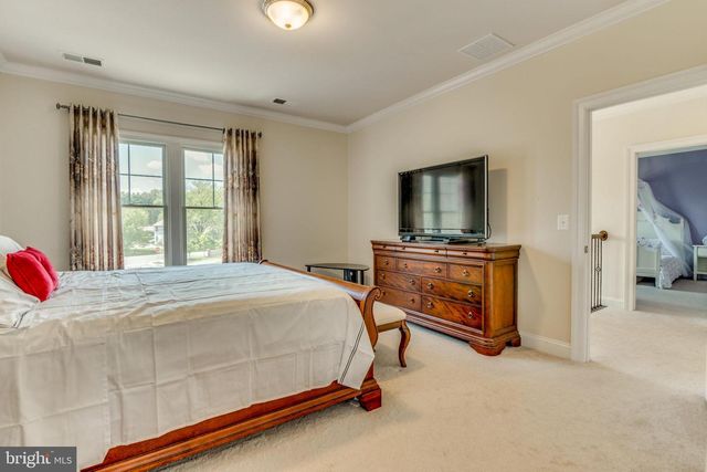 1751 TYSONS CREST LN, Vienna, VA 22182