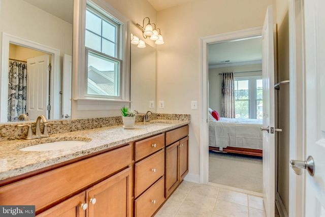 1751 TYSONS CREST LN, Vienna, VA 22182