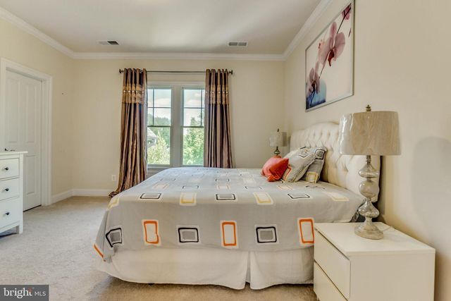 1751 TYSONS CREST LN, Vienna, VA 22182