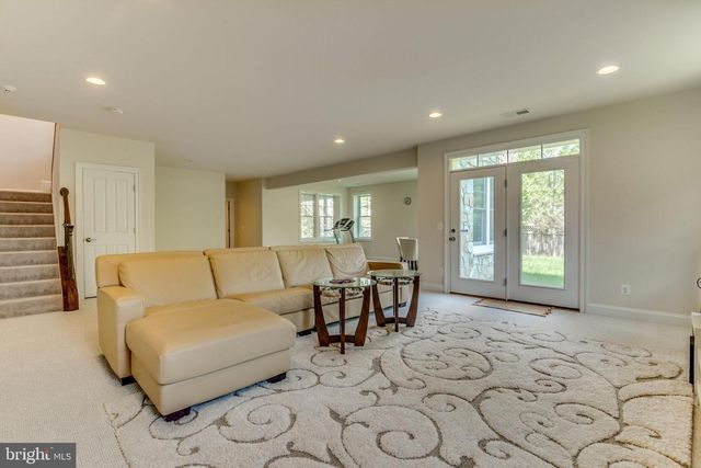 1751 TYSONS CREST LN, Vienna, VA 22182