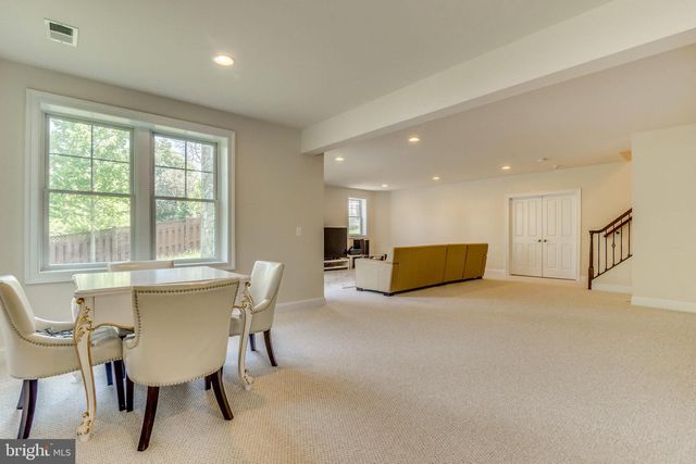 1751 TYSONS CREST LN, Vienna, VA 22182