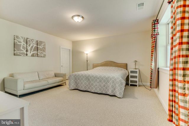1751 TYSONS CREST LN, Vienna, VA 22182