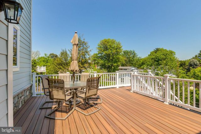 1751 TYSONS CREST LN, Vienna, VA 22182