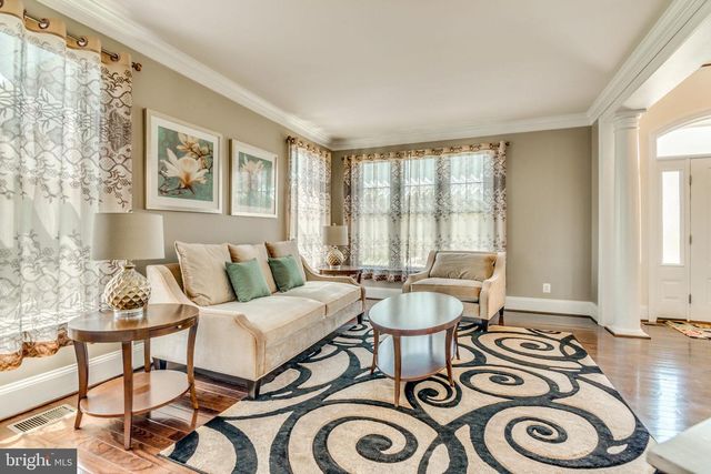 1751 TYSONS CREST LN, Vienna, VA 22182