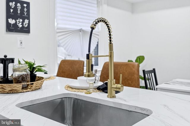 4623 HILLSIDE RD SE, Washington, DC 20019
