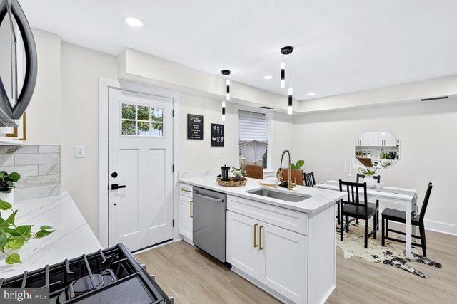 4623 HILLSIDE RD SE, Washington, DC 20019