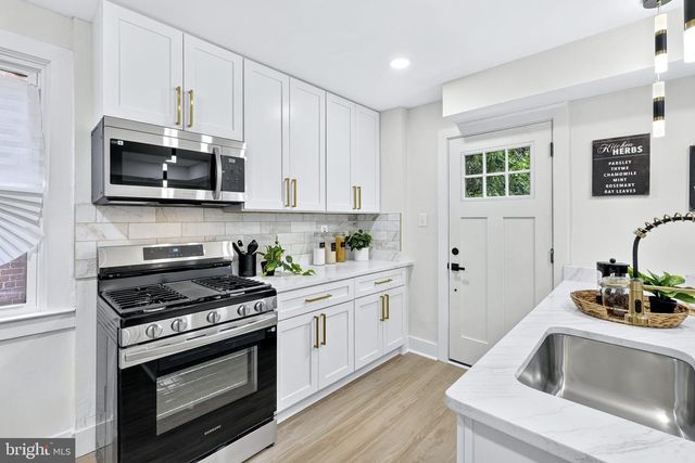 4623 HILLSIDE RD SE, Washington, DC 20019