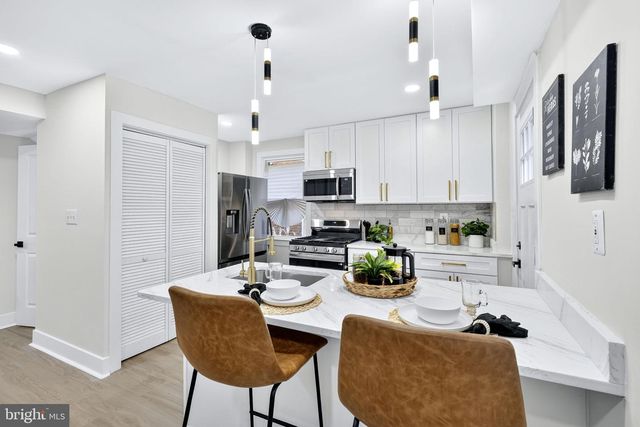 4623 HILLSIDE RD SE, Washington, DC 20019