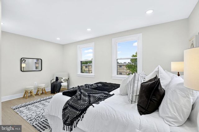 4623 HILLSIDE RD SE, Washington, DC 20019