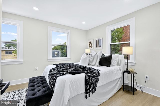 4623 HILLSIDE RD SE, Washington, DC 20019