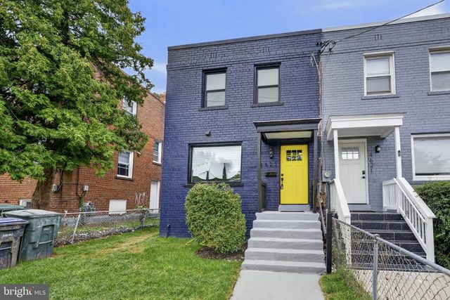4623 HILLSIDE RD SE, Washington, DC 20019