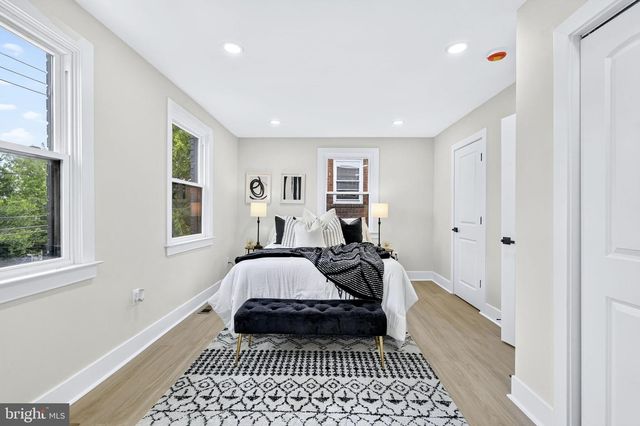 4623 HILLSIDE RD SE, Washington, DC 20019