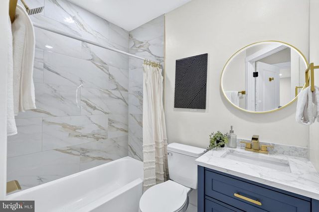 4623 HILLSIDE RD SE, Washington, DC 20019