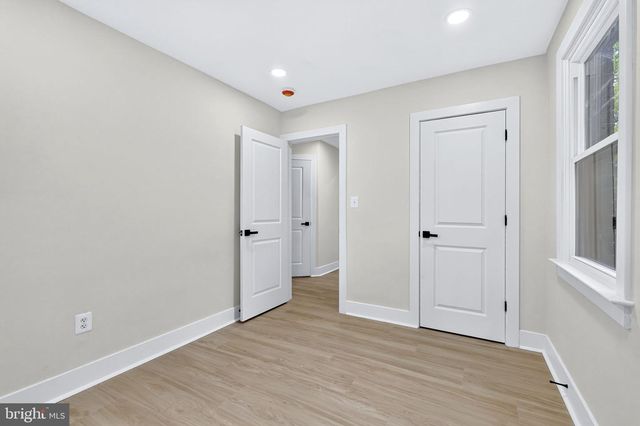 4623 HILLSIDE RD SE, Washington, DC 20019