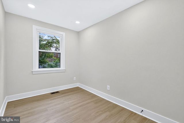 4623 HILLSIDE RD SE, Washington, DC 20019