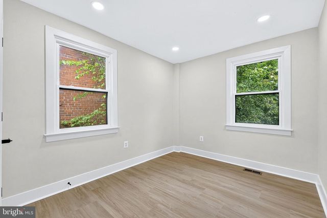 4623 HILLSIDE RD SE, Washington, DC 20019