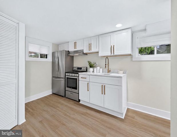 4623 HILLSIDE RD SE, Washington, DC 20019