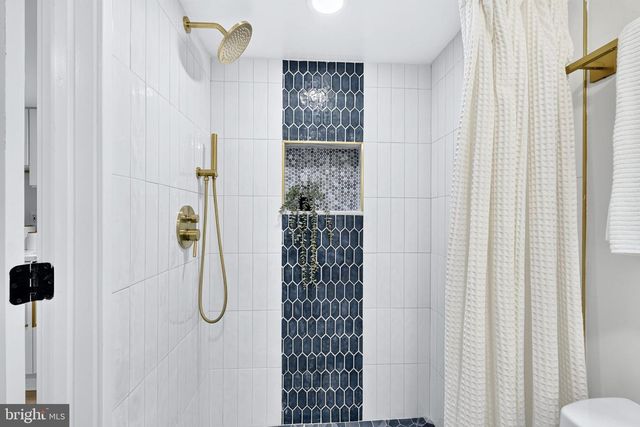 4623 HILLSIDE RD SE, Washington, DC 20019