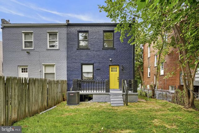 4623 HILLSIDE RD SE, Washington, DC 20019