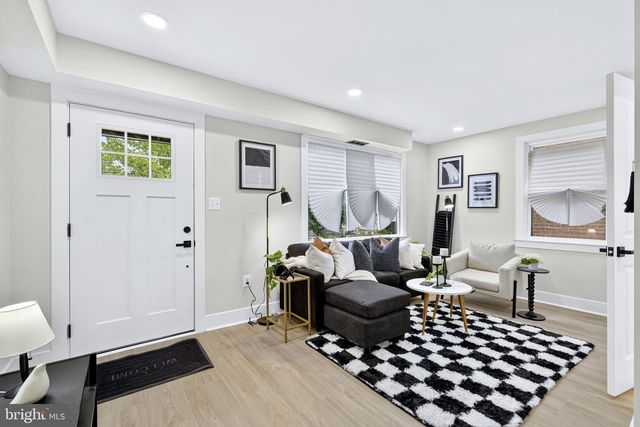 4623 HILLSIDE RD SE, Washington, DC 20019