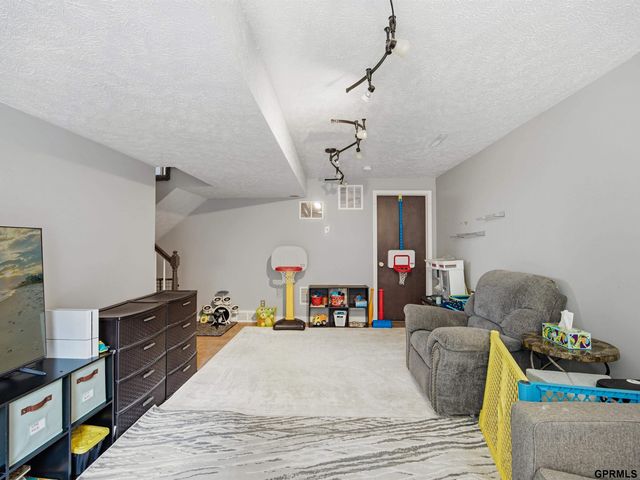 5017 N 129 Street, Omaha, NE 68164