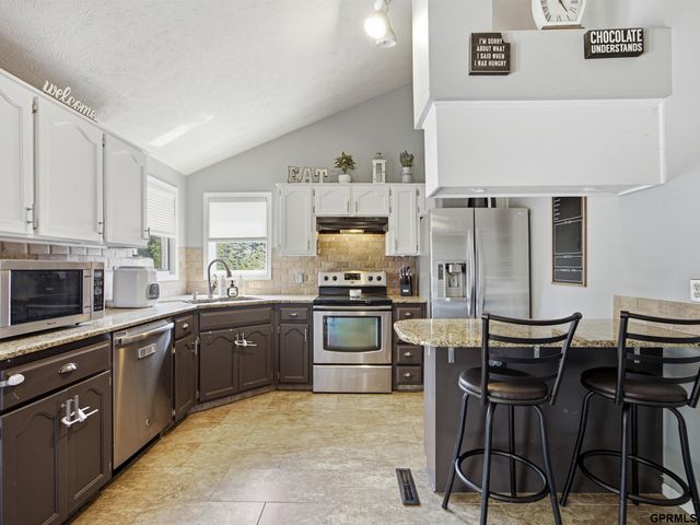 5017 N 129 Street, Omaha, NE 68164