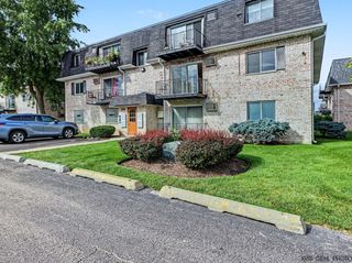1319 N Baldwin Court 2B, Palatine, IL 60074
