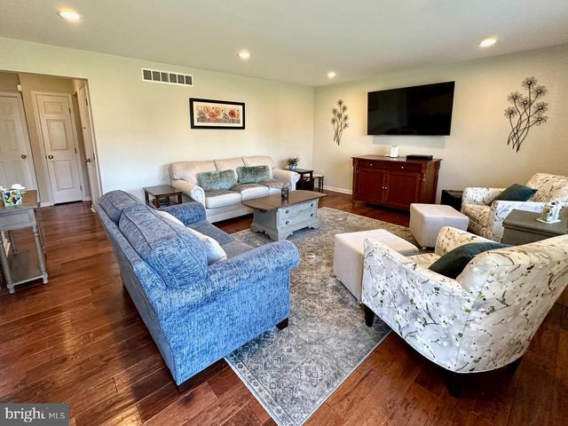 545-A NEMORAL ST, Warminster, PA 18974