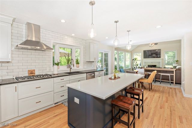 225 Linwood Lane, Aurora, OH 44202