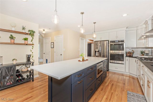 225 Linwood Lane, Aurora, OH 44202