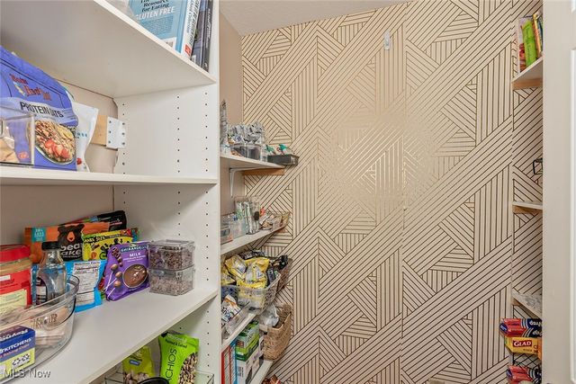 225 Linwood Lane, Aurora, OH 44202