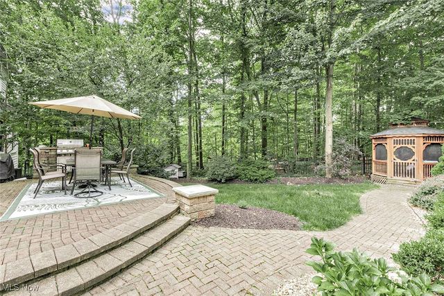 225 Linwood Lane, Aurora, OH 44202