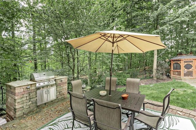 225 Linwood Lane, Aurora, OH 44202