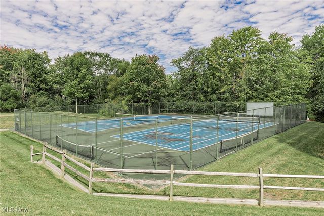 225 Linwood Lane, Aurora, OH 44202