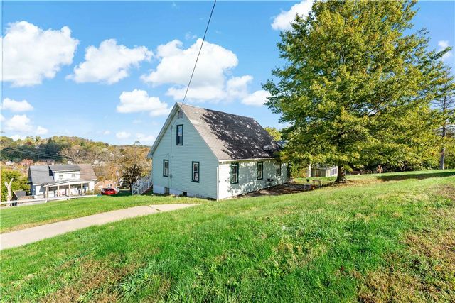 221 Center Ave, Oakdale, PA 15071