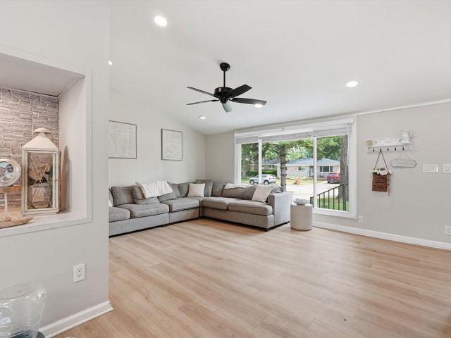 22245 Raymond Street, St Clair Shores, MI 48082