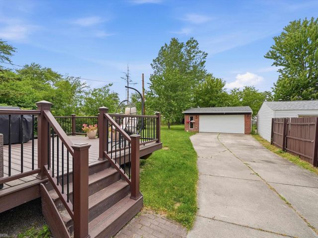 22245 Raymond Street, St Clair Shores, MI 48082
