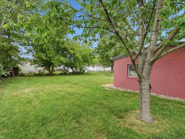 22245 Raymond Street, St Clair Shores, MI 48082