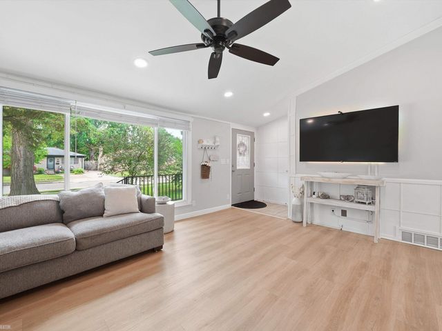22245 Raymond Street, St Clair Shores, MI 48082