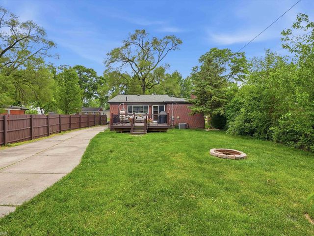 22245 Raymond Street, St Clair Shores, MI 48082