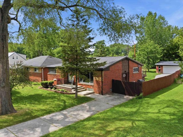 22245 Raymond Street, St Clair Shores, MI 48082
