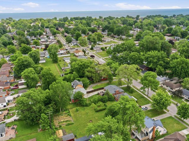 22245 Raymond Street, St Clair Shores, MI 48082