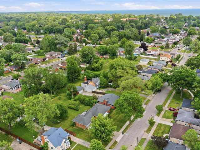 22245 Raymond Street, St Clair Shores, MI 48082