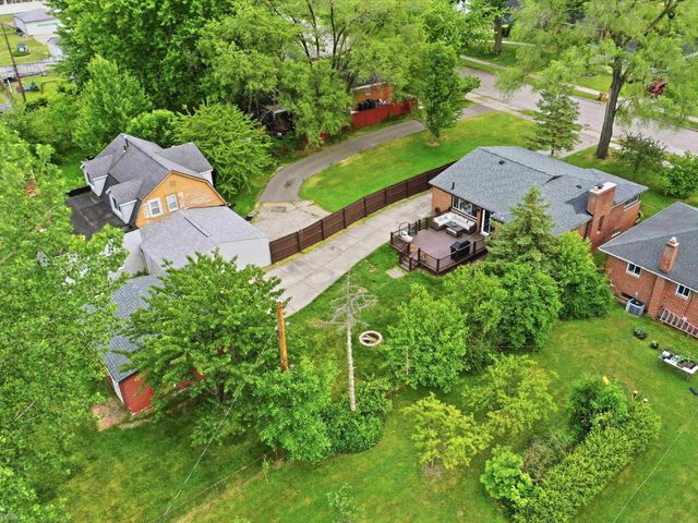 22245 Raymond Street, St Clair Shores, MI 48082