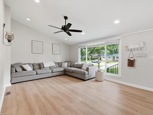 22245 Raymond Street, St Clair Shores, MI 48082