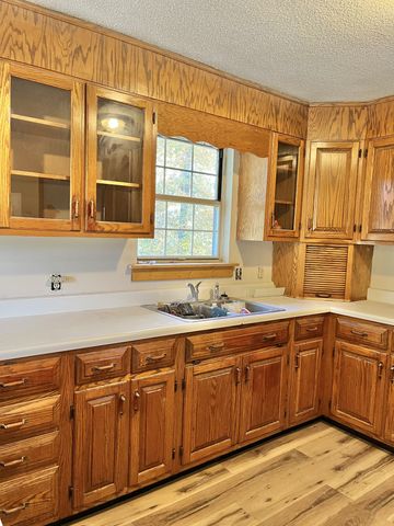 105 Taylor Rd, Gruetli Laager, TN 37339