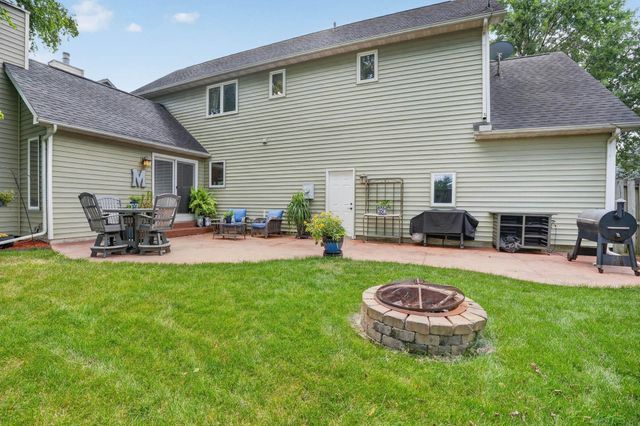 509 Fireside Drive, Cedar Falls, IA 50613