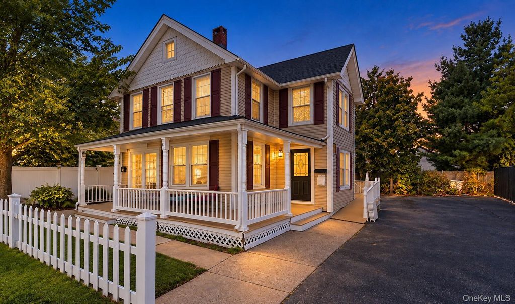 21 Carleton Avenue, East Islip, NY 11730 — photo 2