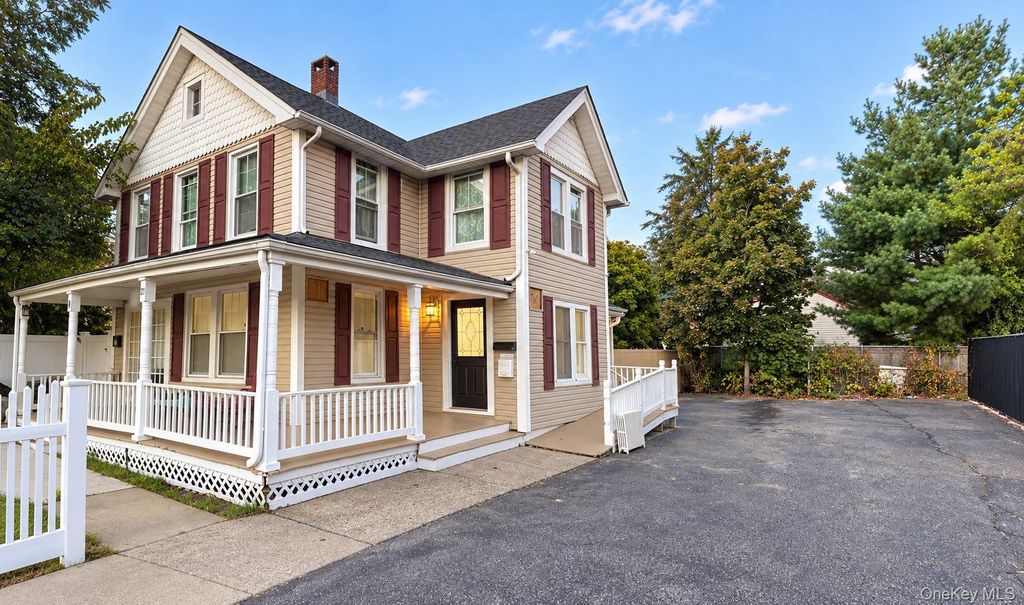21 Carleton Avenue, East Islip, NY 11730 — photo 3